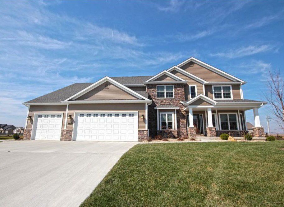 $485,900: 157 Raptor Ct, Forsyth